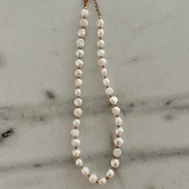 Glam Pearl Necklace