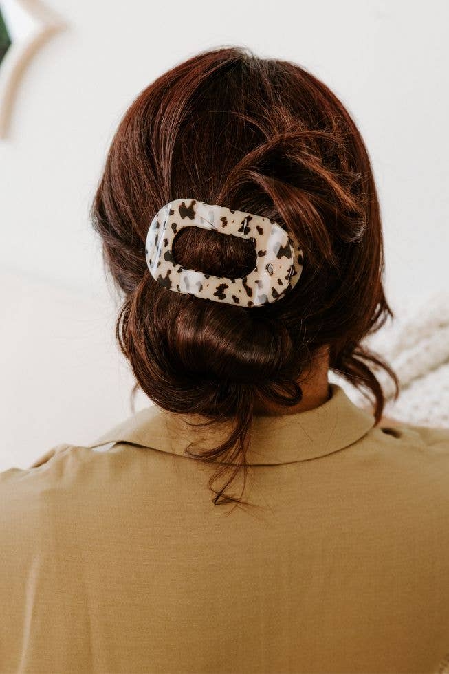 Round Medium Blonde Tortoise Flat Hair Clip