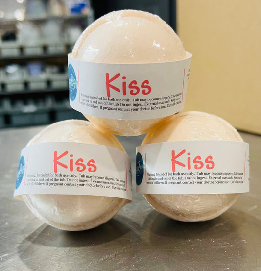 Kiss Bath Bomb