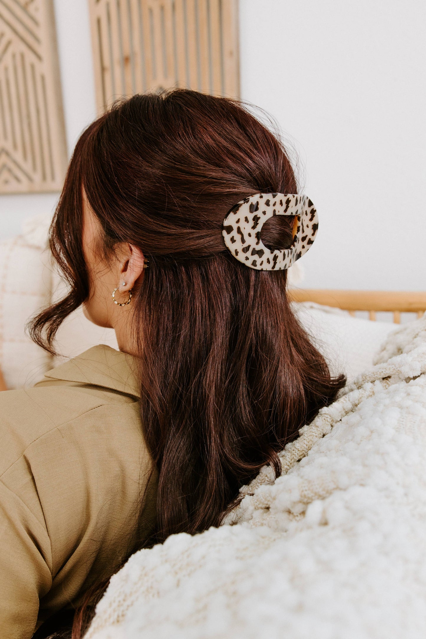Round Large Blonde Tortoise Flat Hair Clip