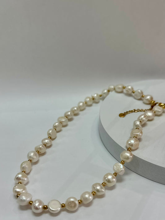 Glam Pearl Necklace