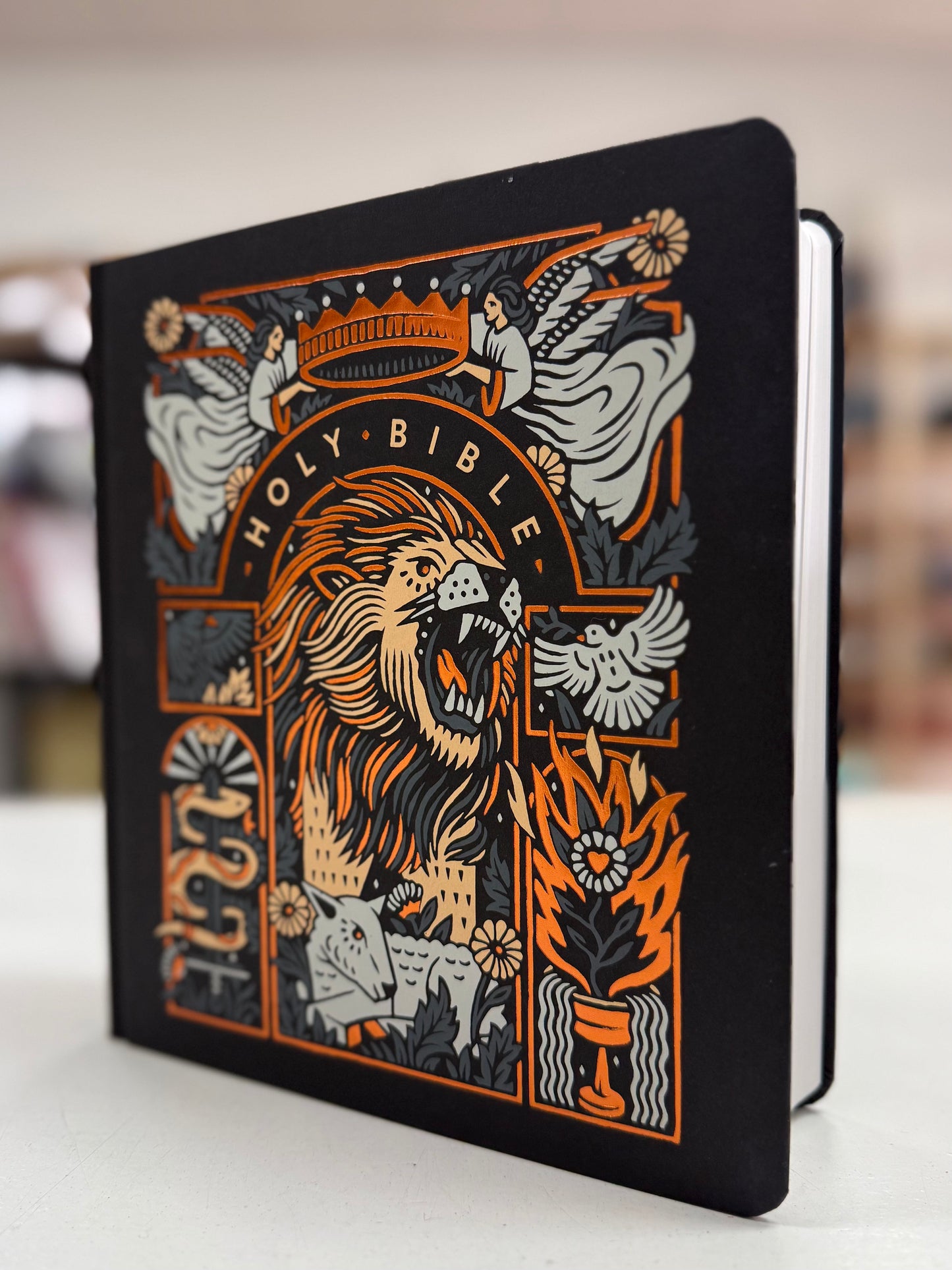 The Lion & the Lamb ESV Study Bible