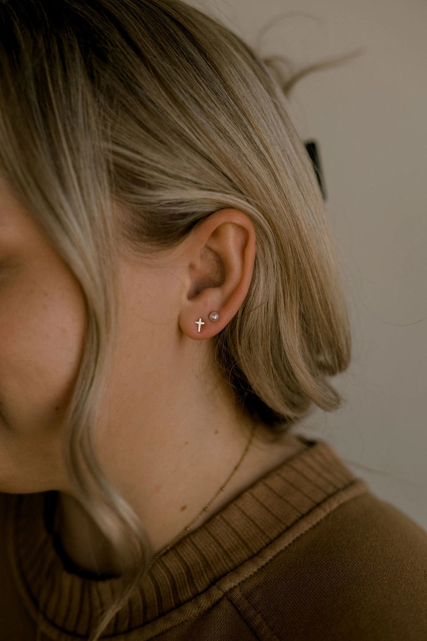 Known earring studs
