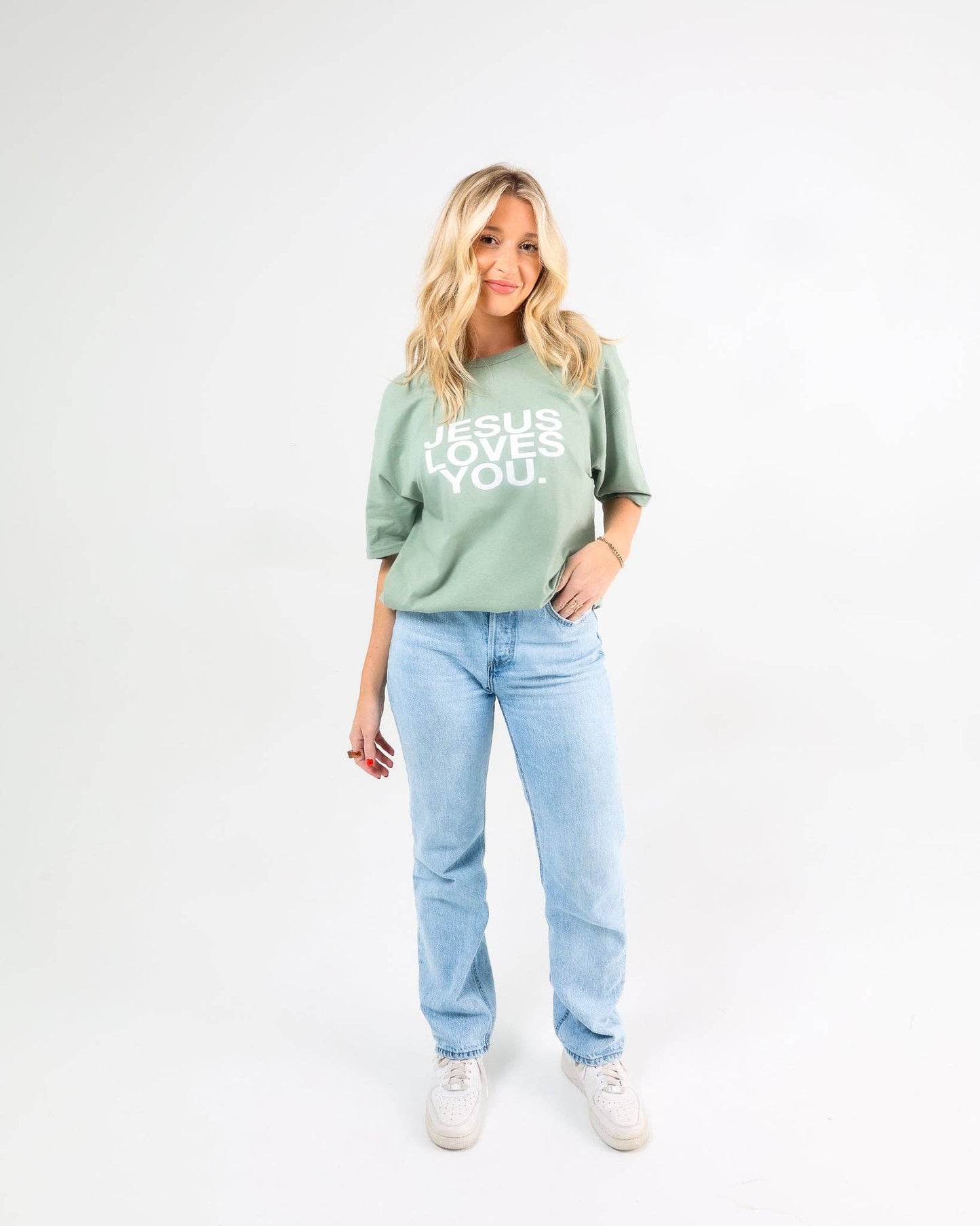 Earthtone »Jesus Loves You« Tee